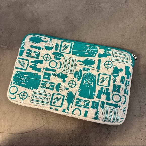 🎀 Benefit Makeup Bag | Pink Zipper Pouch | Travel Cosmetic Organizer - Picture 2 of 6